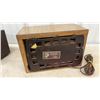 Image 7 : Vintage Farnsworth AT-07 Bakelite AM Radio (1941) and RCA Victor 8 x 541 Wood AM Radio (1949)