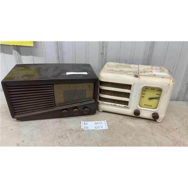 2 Vintage Philco Tabletop Tube Radios Including 1950 Model 82 Bakelite Case