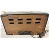 Image 4 : 2 Vintage Philco Tabletop Tube Radios Including 1950 Model 82 Bakelite Case