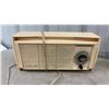 Image 2 : 3 Vintage Tube Radios Including RCA Victor Nipper Ten, Nipper and Regal Clock Radio