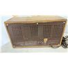 Image 5 : 2 Vintage Wooden Tube Radios; 1947 Westinghouse Model 579 and RCA 85-TA