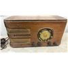 Image 6 : 2 Vintage Wooden Tube Radios; 1947 Westinghouse Model 579 and RCA 85-TA