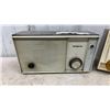 Image 4 : 4 Vintage Radios; Baycrest Clock Radio, 1957 Westinghouse and More