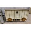 Image 6 : 4 Vintage Radios; Baycrest Clock Radio, 1957 Westinghouse and More