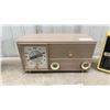 Image 5 : Vintage RCA Victor 1-R-315 Portable AM Radio, RC-1215 Clock Radio, Strauss Clock Radio