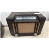 Image 6 : 1950/51 General Electric Model 402 Broadcast Radio and Rogers Majestic Bakelite Tube Radio