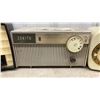 Image 5 : Three Vintage Radios: 1954 Philips P143, 1955 Zenith 5M04, & Jewel Clock Radio