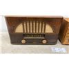 Image 2 : Two Vintage Radios: Viking AM Radio & Unbranded Wood Case AM Radio