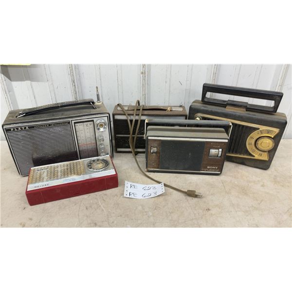 Vintage Radios: Plata Voyager 14 Transistor, Sanyo Deluxe, Sony Super Sensitive 8 Transistor
