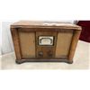 Image 4 : Two Vintage Radios: 1951-52 Viking 52-30R & 1939/40 Northern Electric B452