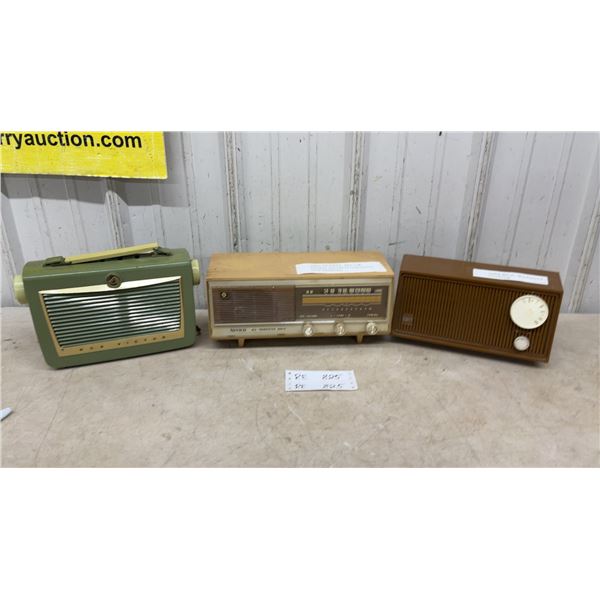 Vintage RCA Victor Portable Radio, Nivico 611J-36 All Transistor Radio, and RCA Tube Radio