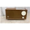 Image 8 : Vintage RCA Victor Portable Radio, Nivico 611J-36 All Transistor Radio, and RCA Tube Radio