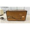 Image 11 : Lot of 3 Vintage Tube Radios: 1955 Airline GSL-1615A, 1947-48 Admiral 5R1, 1970 Eaton's Minerva