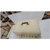 Image 4 : Plastic Pet Carrier with Metal Grid Door and Top Handle 16" x 20" x 13"