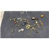 Image 10 : Vintage Jewelry: Wristwatches, Rings, Bracelets, Necklaces, Brooches, Pins, Earrings and More