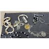 Image 7 : Vintage Jewelry: Wristwatches, Rings, Bracelets, Necklaces, Brooches, Pins, Earrings and More