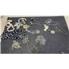 Image 8 : Vintage Jewelry: Wristwatches, Rings, Bracelets, Necklaces, Brooches, Pins, Earrings and More