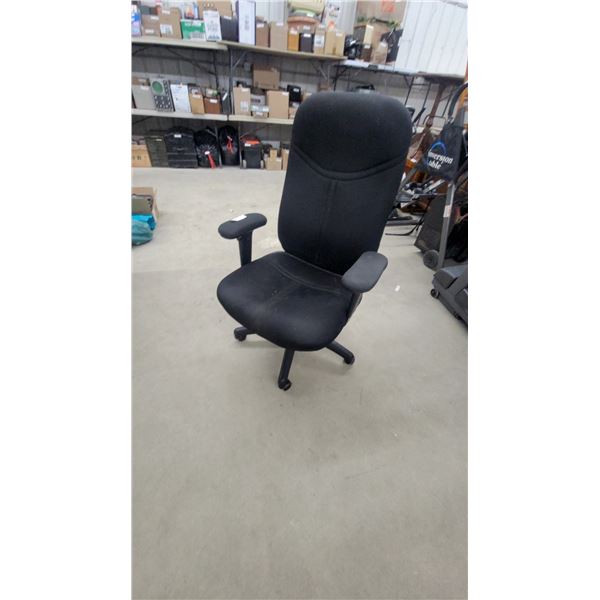 Black Fabric Mid-Back Office Chair with Fixed Armrests and Five-Star Caster Base