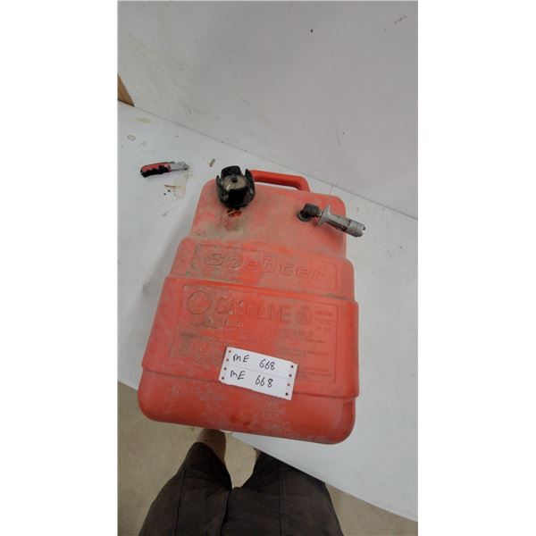 Scepter Red Plastic Marine Portable Gasoline Fuel Tank with Fuel Cap and Fuel Line Connector