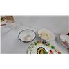Image 5 : Vintage Hand-Painted Enamelware Lot: Turkey Platter, Floral Oval Plates, Fruit Bowls and More