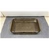 Image 7 : Fire-King 4-Cup Measuring Cup, 3 Pyrex Glass Baking Dishes, 2 Pie-Top Sugar Bowls, & Cookie Cutter