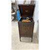 Image 2 : Victrola VV 4-3 Victor Talking Machine Co. Gramophone, 19 × 19 × 37"