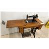 Image 5 : Vintage Singer Sewing Machine and Cabinet, Treadle Base, 4 Drawers