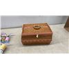 Image 3 : Wicker Sewing Basket with Thread, Singer Attachments, Buttons, Zippers, and More