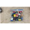 Image 5 : Wicker Sewing Basket with Thread, Singer Attachments, Buttons, Zippers, and More