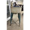 Image 4 : Vintage One-Minute Washing Machine and Wringer on a Steel Rolling Stand