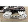 Image 20 : Hockey Equipment: Pants, Gloves, CCM Shoulder Pads, Skates, and More