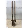 Image 4 : H. McKennay's Toronto No. 102 Fence Stretcher and Two Wood Handles