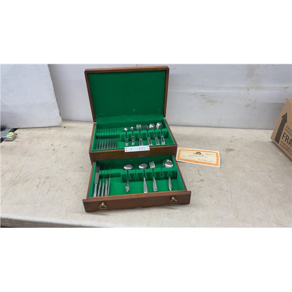 Plaza Stainless USA Flatware Set in Wood Chest