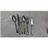 Image 10 : Delight Silver-Plate Flatware Set in Wood Chest