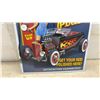 Image 4 : Quickies Pump and Polish Metal Sign, Hot Rod and Pin-Up Girl Graphic