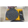 Image 5 : Black and Decker Deep Fryer- Works, Chips Maker Set Looks New, and 2 Slow Cookers