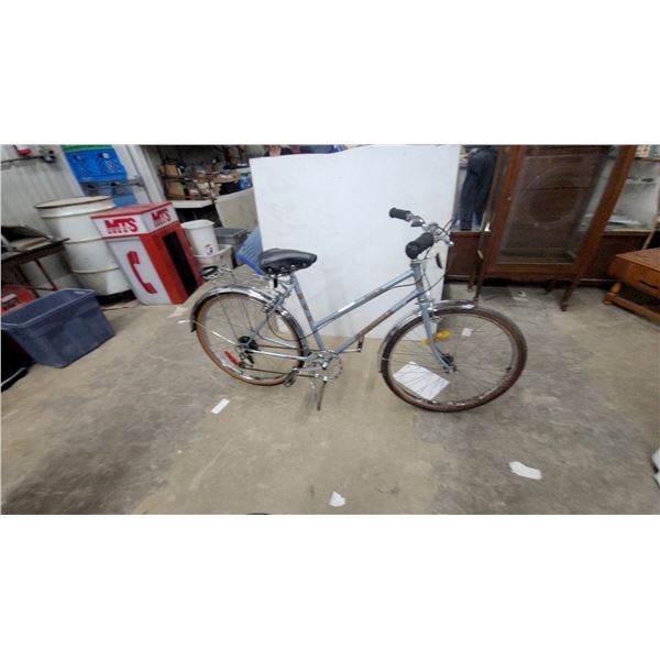 Vintage Supercycle Commuter SX Men's Comfort Bicycle with Chrome Fenders and Rear Cargo Rack 26"