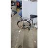 Image 6 : Vintage Supercycle Commuter SX Men's Comfort Bicycle with Chrome Fenders and Rear Cargo Rack 26"