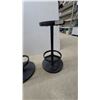 Image 3 : Pair of Industrial-Style Swivel Bar Stools with Round Wood Seats