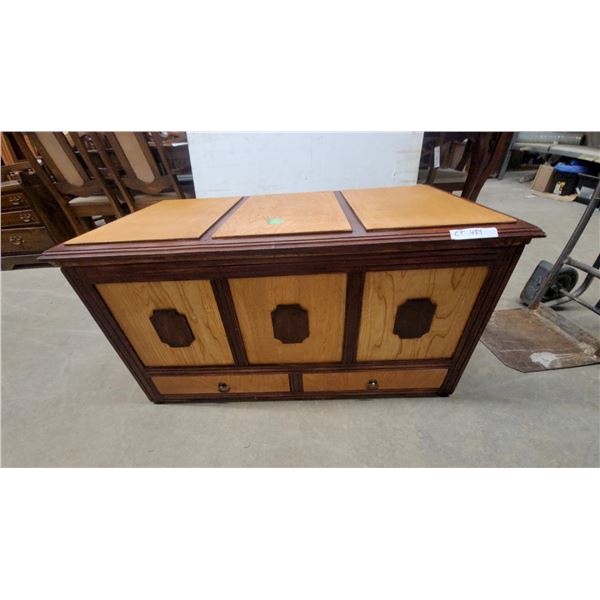 Vintage Two-Tone Cedar Chest with Dark Trim, Light Panels, and Hinged Lid 22"×21"×42"
