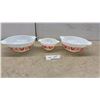 Image 1 : Pyrex "Early American" Mixing Bowl Set, 3-Piece, Red and Orange Bird and Floral Pattern