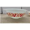 Image 4 : Pyrex "Early American" Mixing Bowl Set, 3-Piece, Red and Orange Bird and Floral Pattern