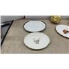 Image 5 : Assorted Decorative serving Platters and Bowls, Including Blue Willow, Fruit, Floral