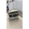 Image 2 : Portable Gas Grill with Stainless Steel Lid