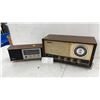 Image 1 : Panasonic RE-6283 AM/FM Radio and Fleetwood AM/FM Radio