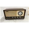 Image 4 : Panasonic RE-6283 AM/FM Radio and Fleetwood AM/FM Radio