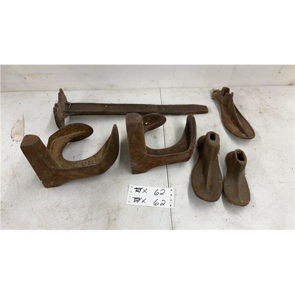 Vintage Cast Iron Cobbler's Anvils and Shoe Lasts: (2) No. 2 Anvils, (4) Shoe Lasts