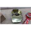 Image 10 : Coca-Cola Collectible Lunch Boxes and Cooler-Style Tins, Including Van and Round Tins