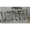 Image 9 : 26-Piece Stainless Flatware Set With Wood chest, 2 different patterns