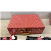 Image 8 : Coca-Cola Collectibles: 2 Insulated Lunch Bags, Hat, Box, 2 Purses, Suitcase, and 3 Pairs of